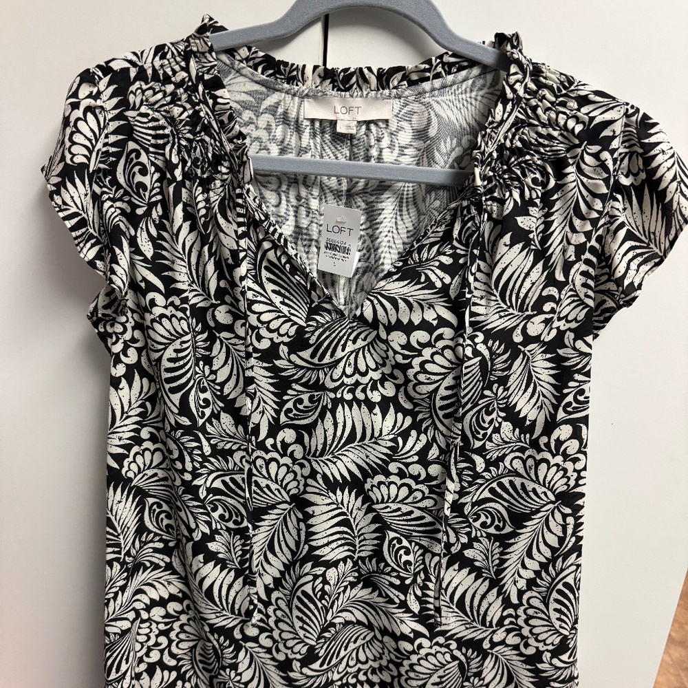 LOFT short sleeve blouse - Size large - Black and cream colored